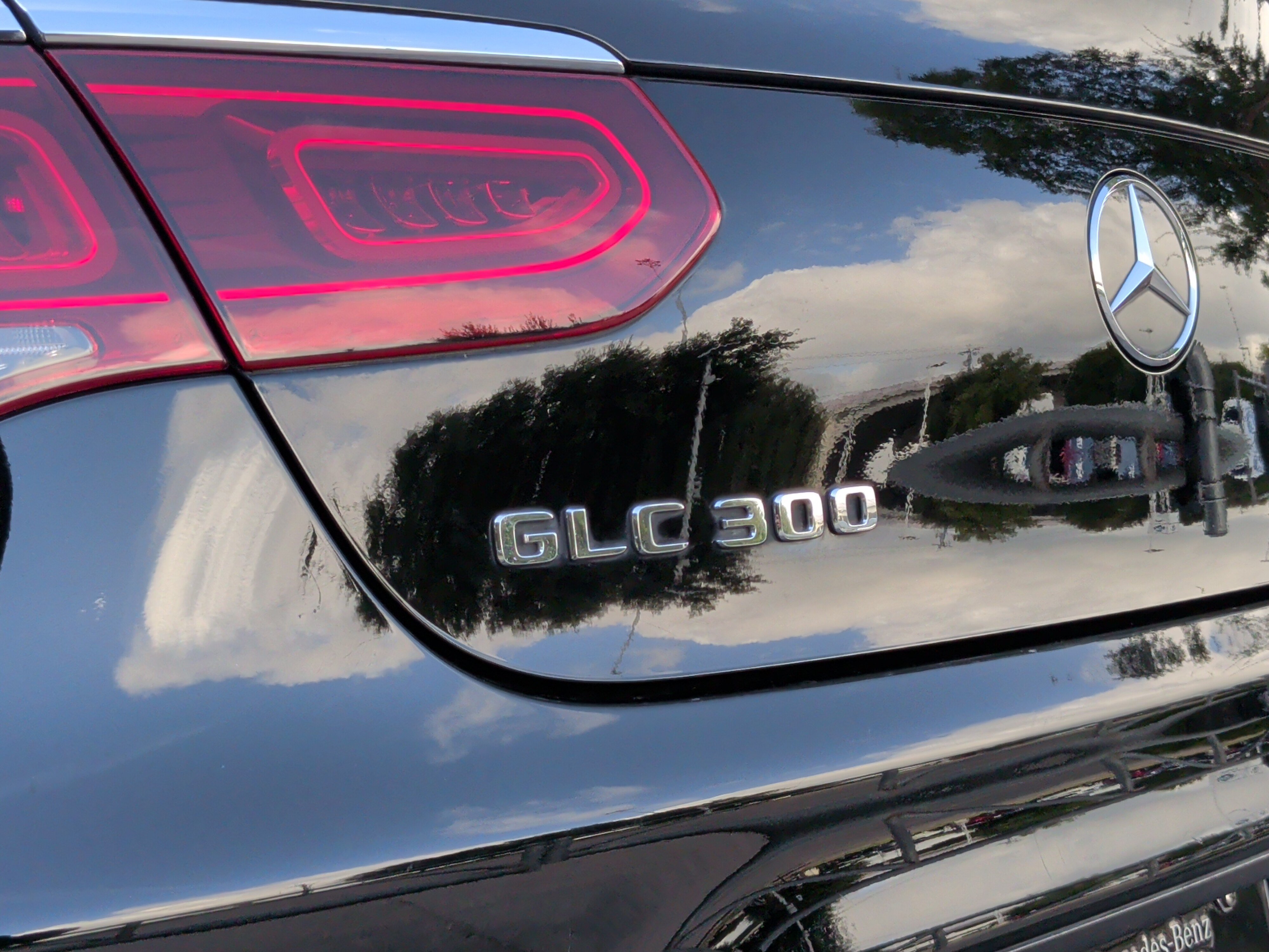 Used 2021 Mercedes-Benz GLC 300 4MATIC Coupe image 11
