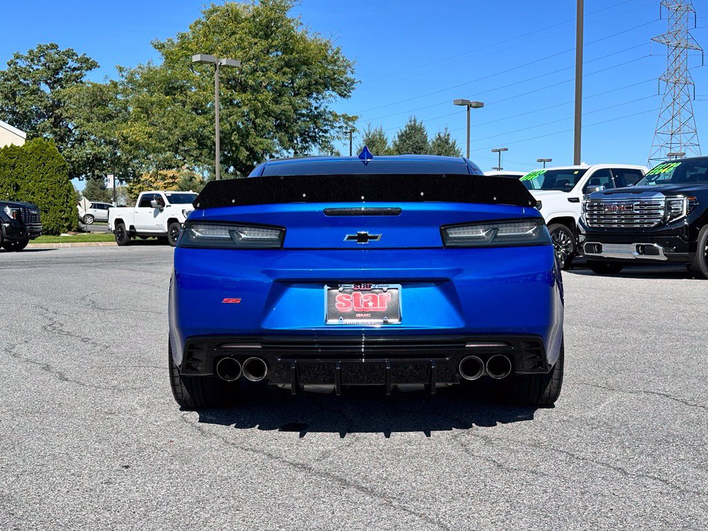 Used 2018 Chevrolet Camaro SS RWD image 8