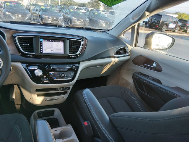 Used 2024 Chrysler Voyager LX FWD image 11