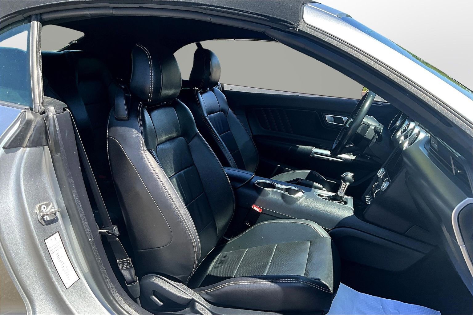 Used 2022 Ford Mustang Premium image 7