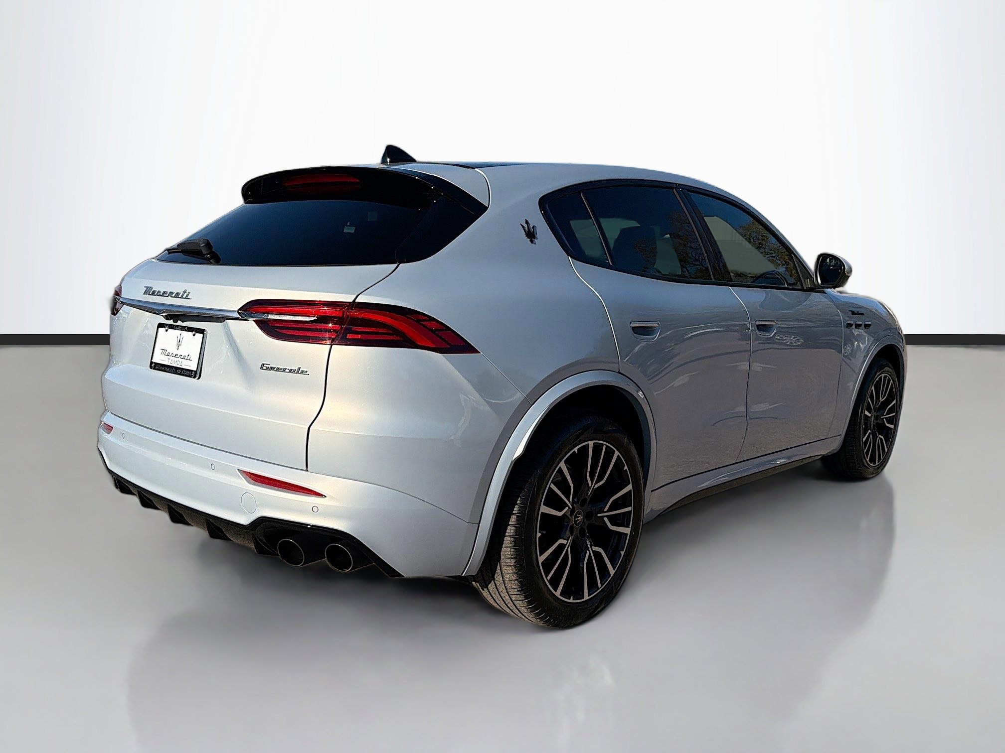 Used 2023 Maserati Grecale Modena image 3