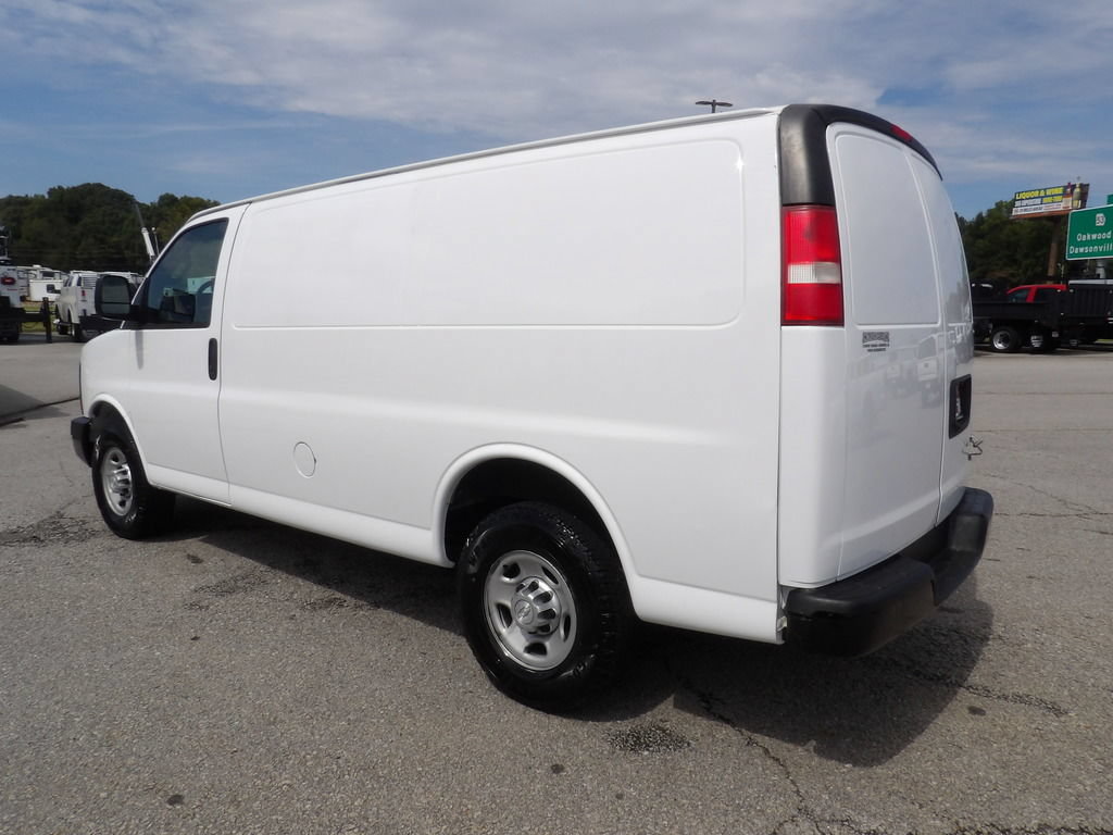 Used 2016 Chevrolet Express 2500 RWD image 4