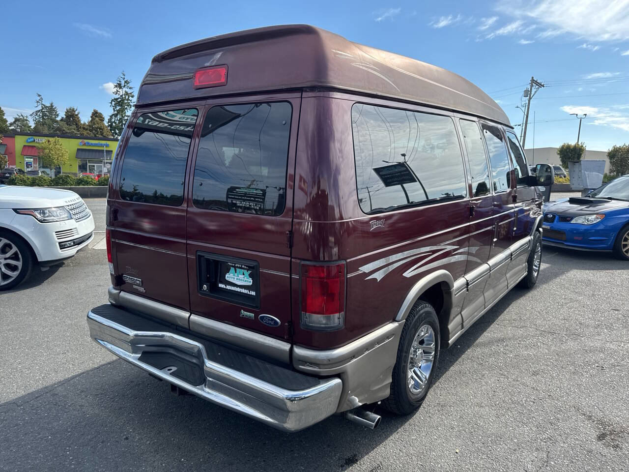 Used 2011 Ford E-150 and Econoline 150 w/ Premium Van Group RWD image 10