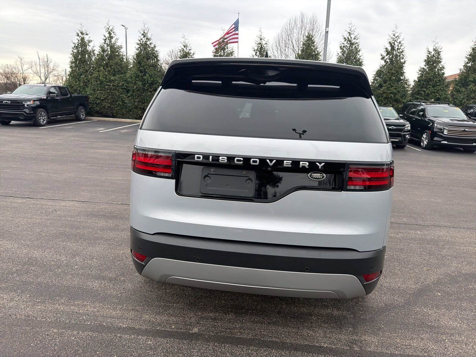 Used 2022 Land Rover Discovery S image 4