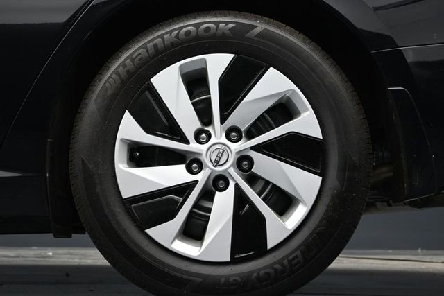 Used 2025 Nissan Altima 2.5 S FWD image 9