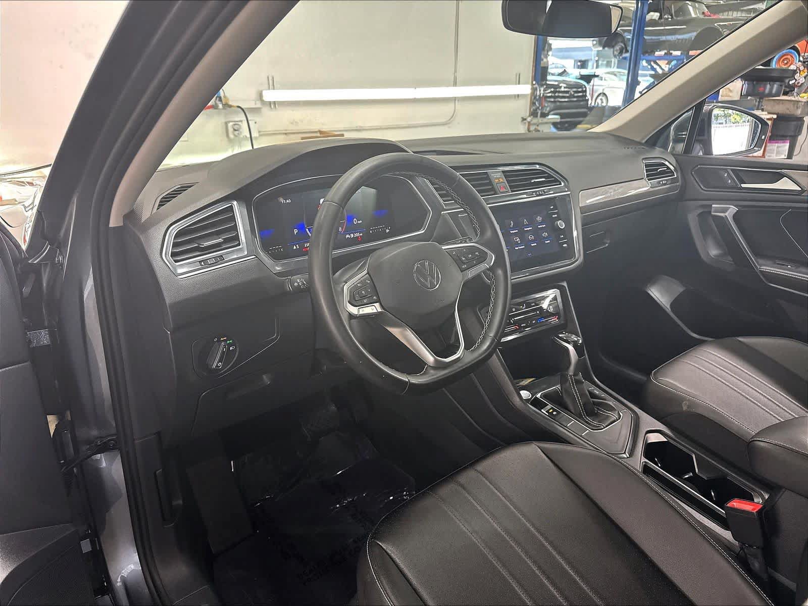 Used 2023 Volkswagen Tiguan SE FWD image 20