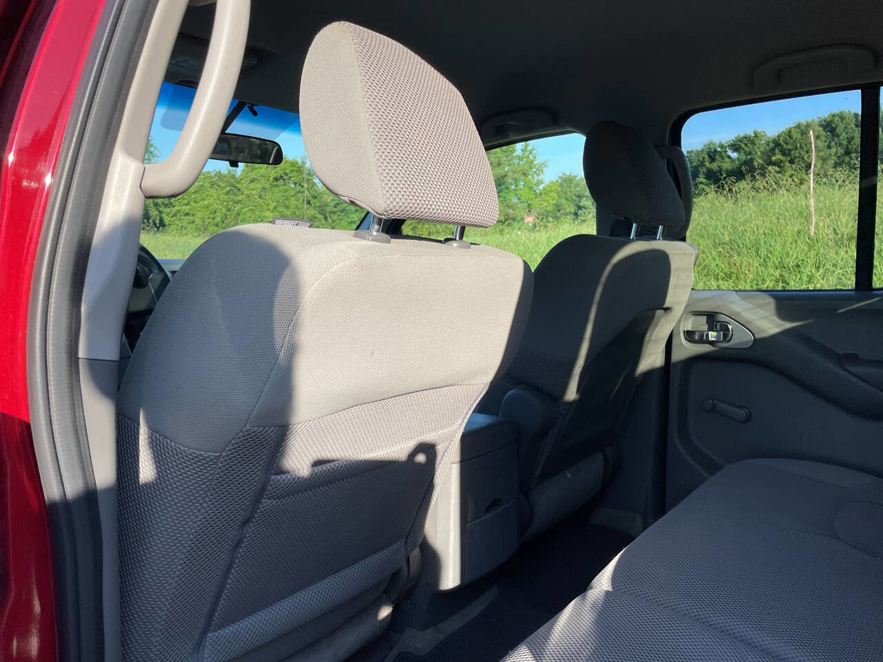 Used 2012 Nissan Frontier S image 19