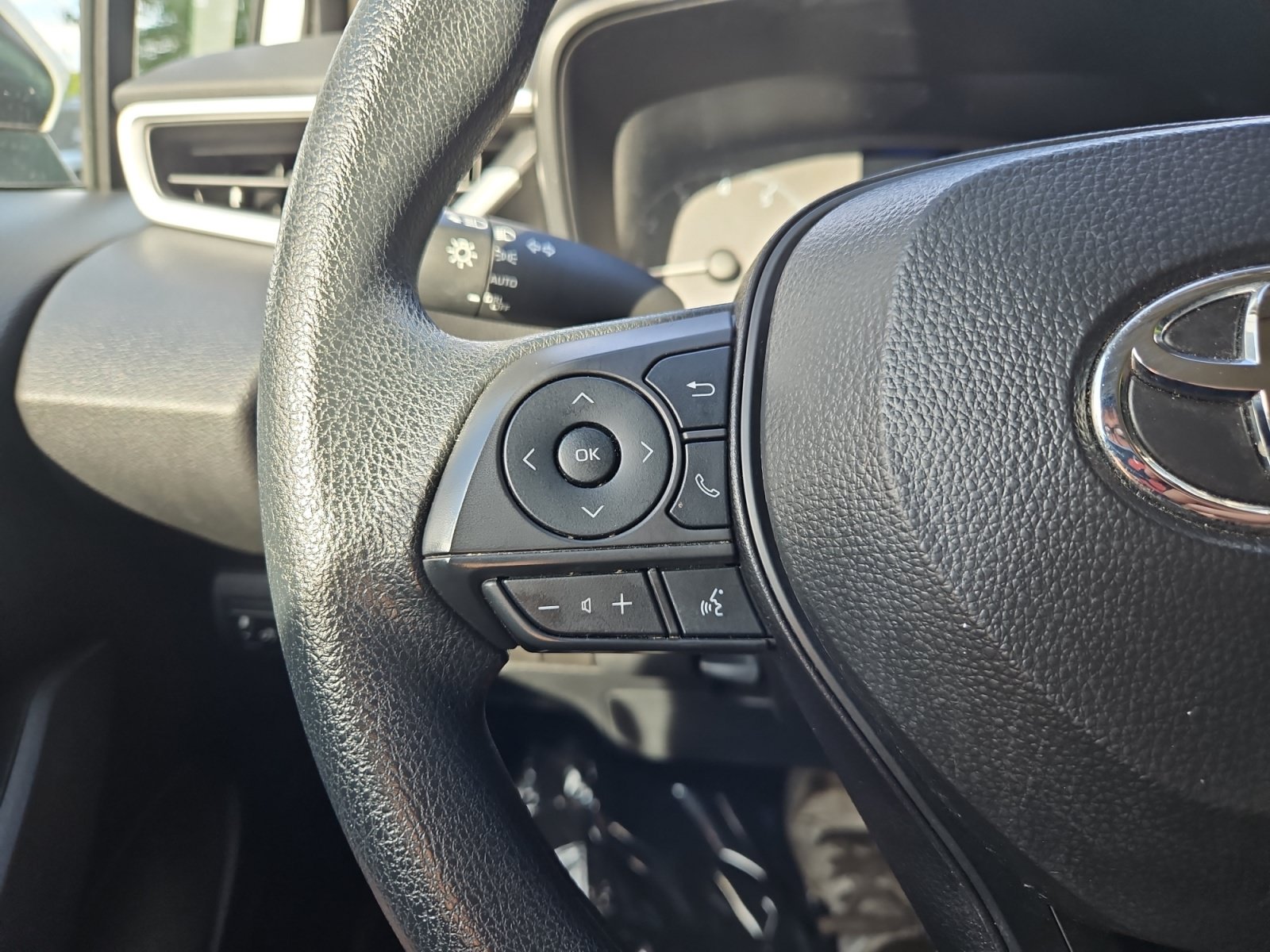 Used 2025 Toyota Corolla LE FWD image 21