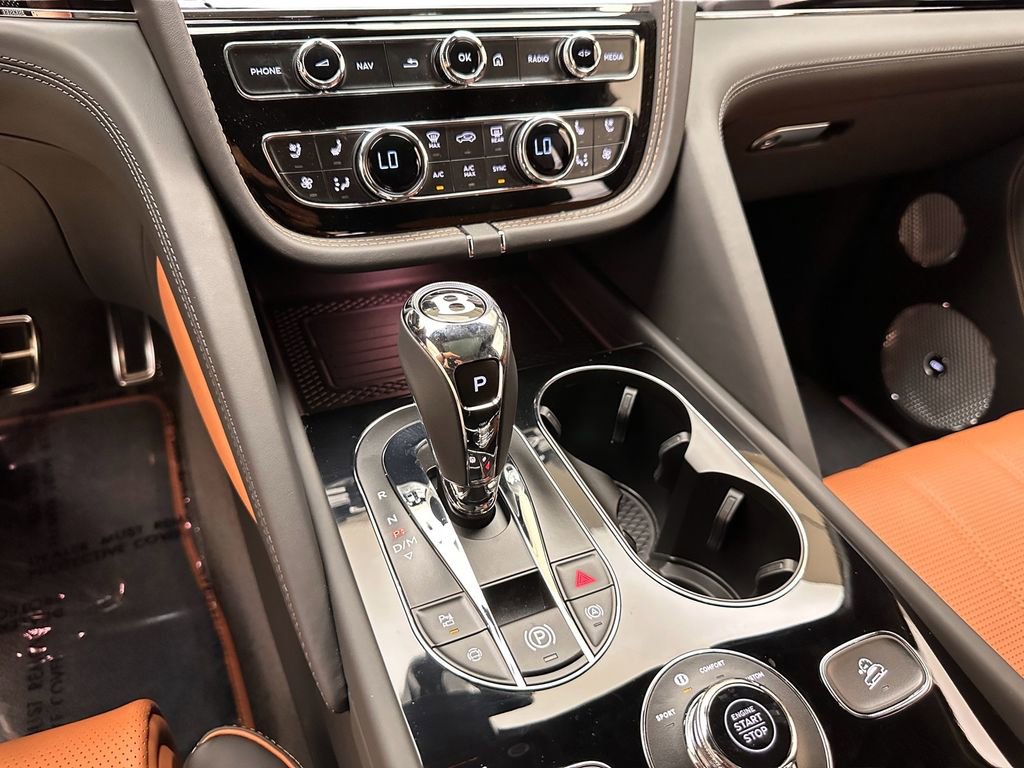 Used 2024 Bentley Bentayga image 20