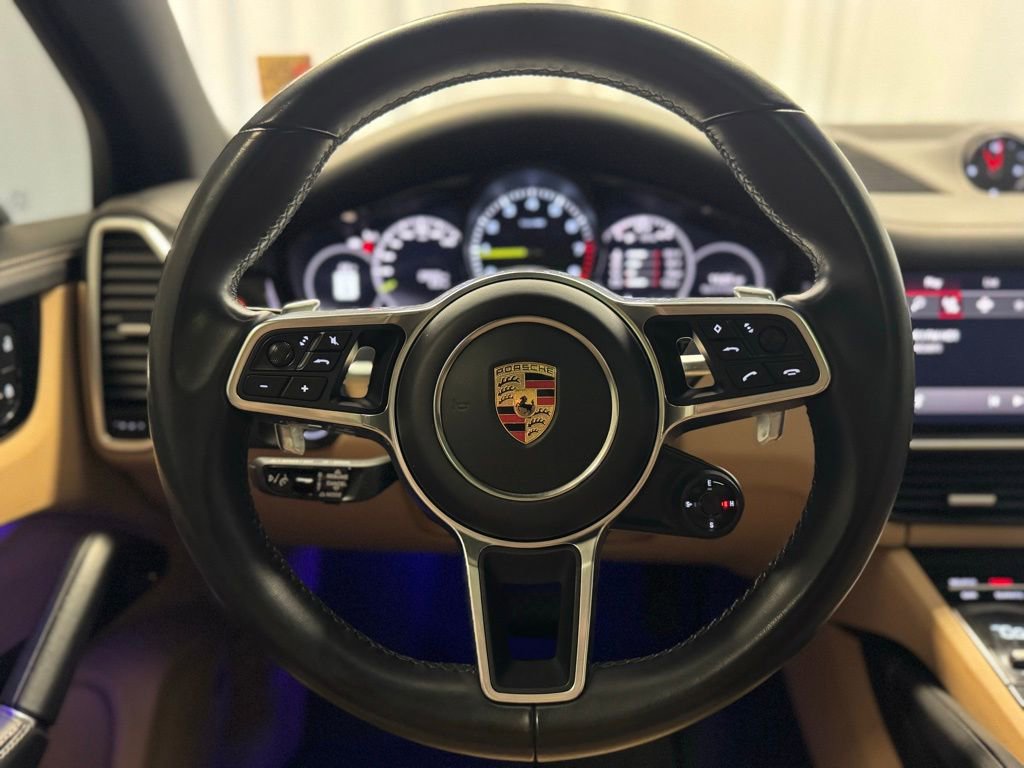 Certified 2023 Porsche Cayenne Platinum Edition image 17