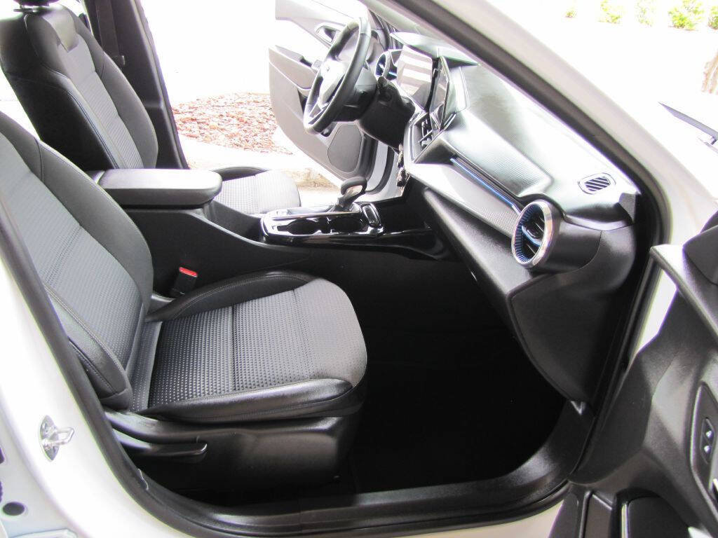 Used 2025 Chevrolet Trax LT w/ Driver Confidence Package FWD image 21