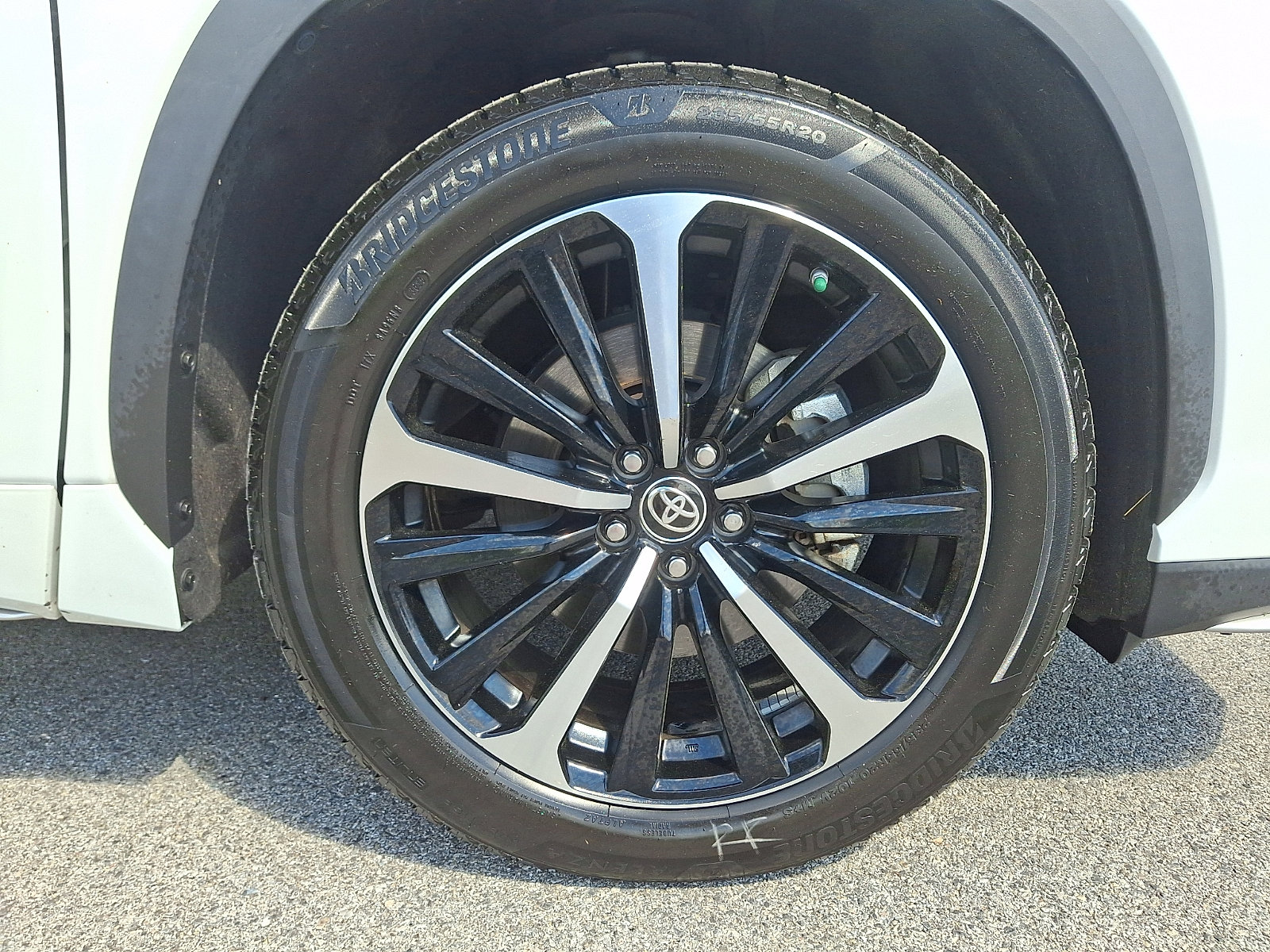 Used 2022 Toyota Highlander XSE FWD image 9