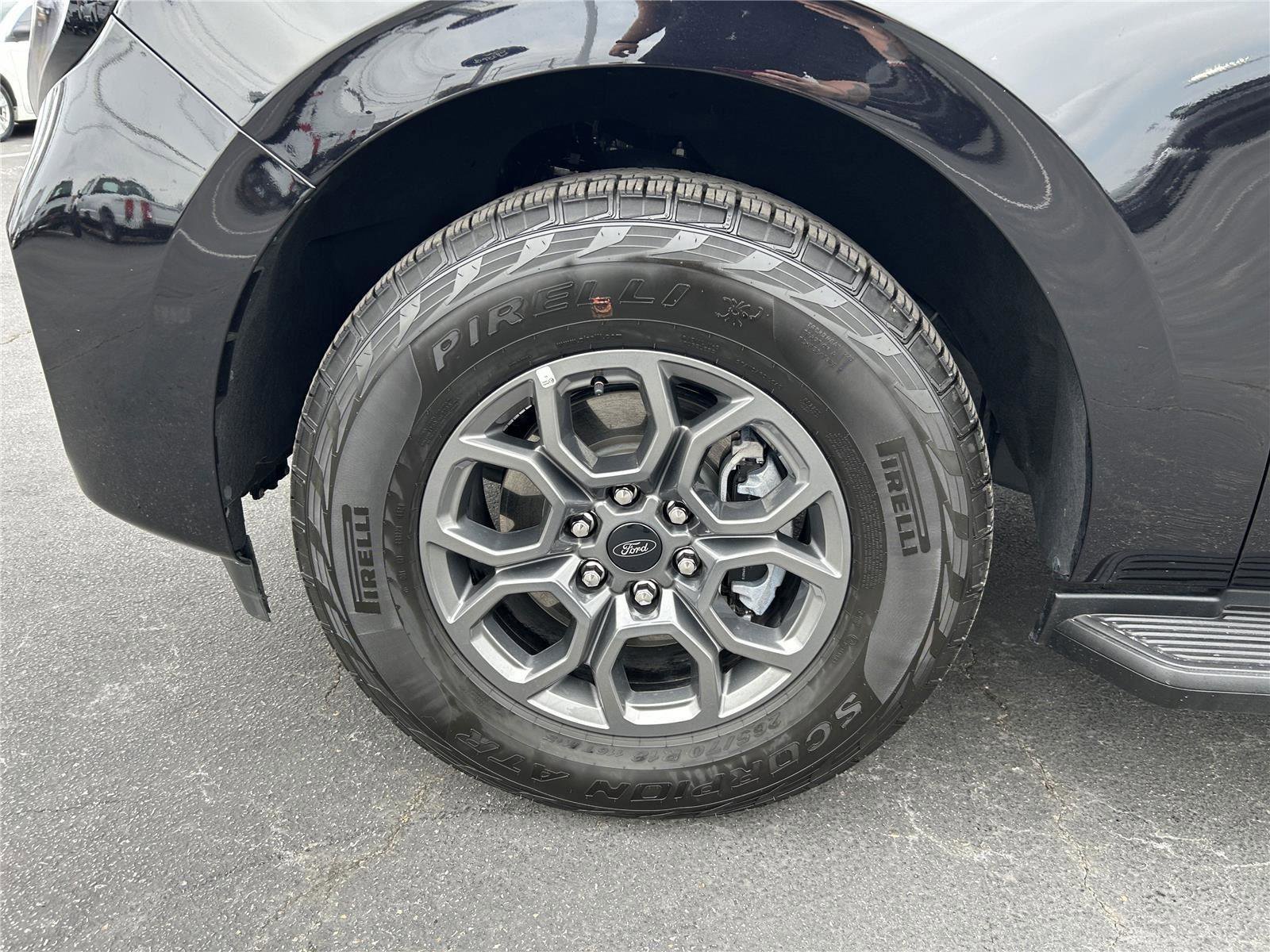 Certified 2025 Ford Expedition Active image 4