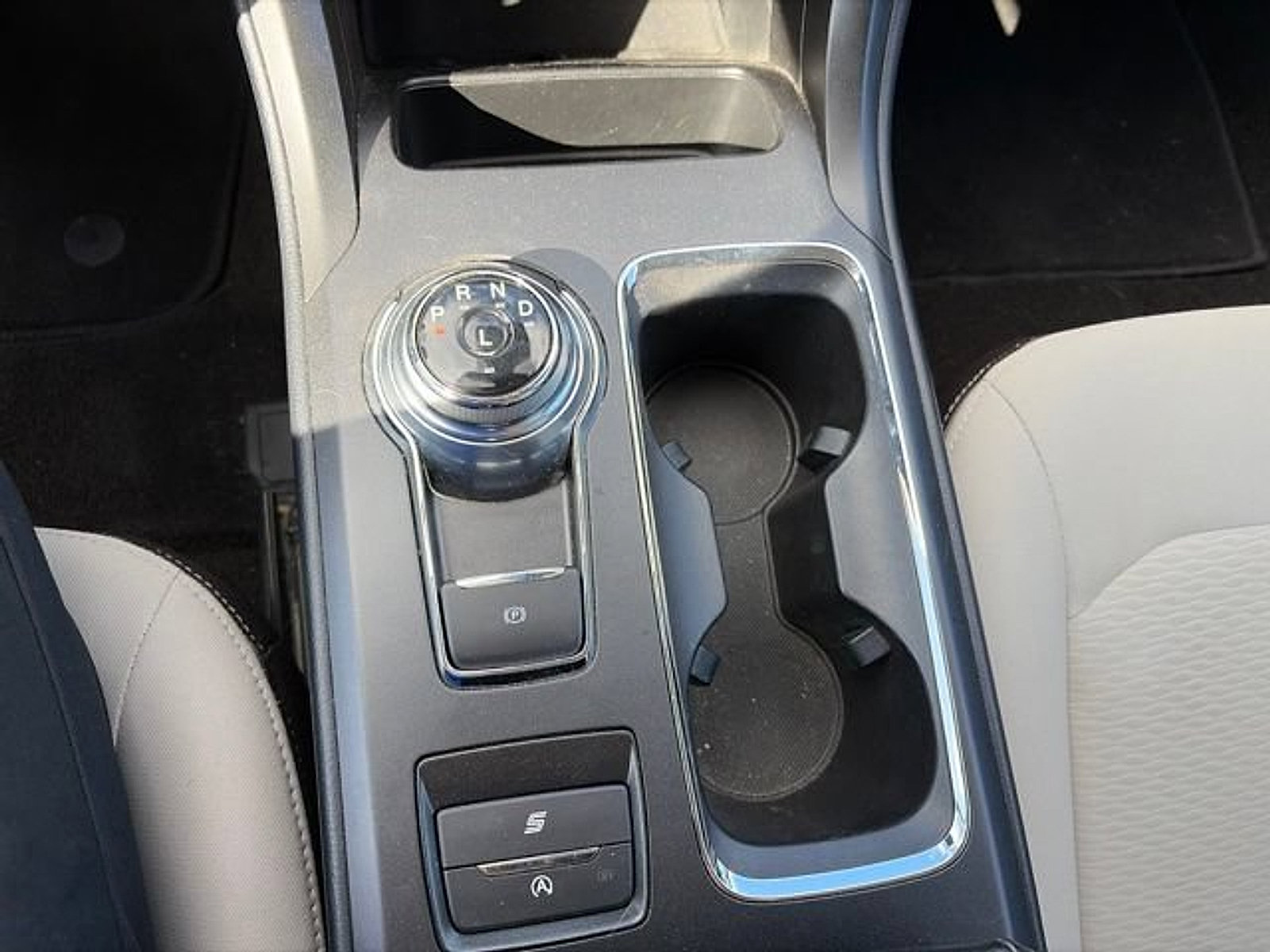 Used 2020 Ford Fusion SE w/ Equipment Group 151A FWD image 16