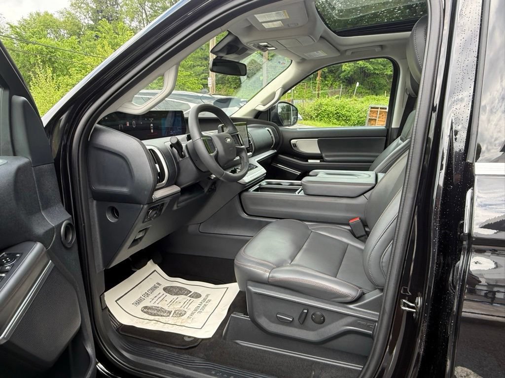 Used 2025 Ford Expedition Active AWD/4WD image 13