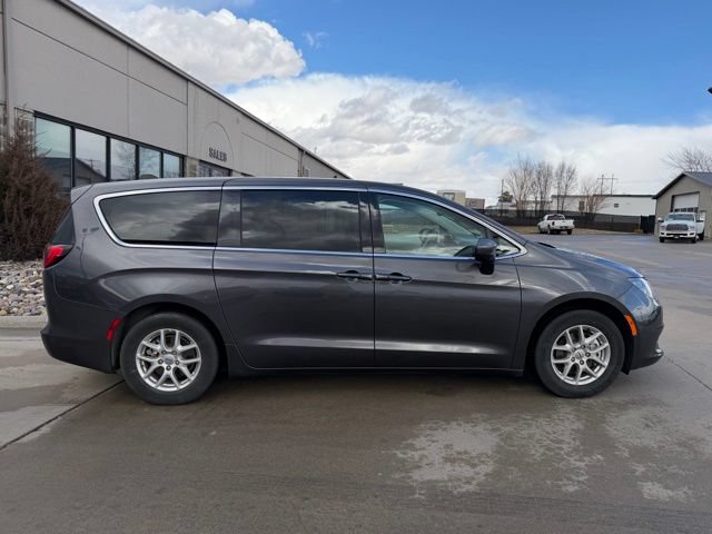 Used 2023 Chrysler Voyager LX FWD image 5
