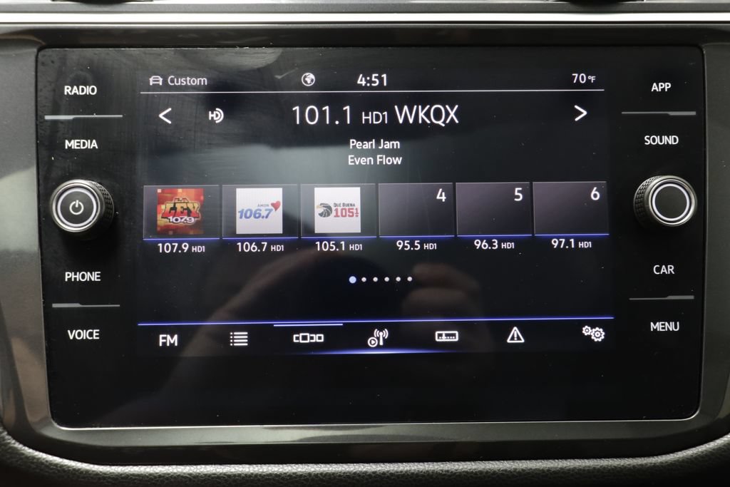 Certified 2023 Volkswagen Tiguan SE R-Line AWD/4WD image 9