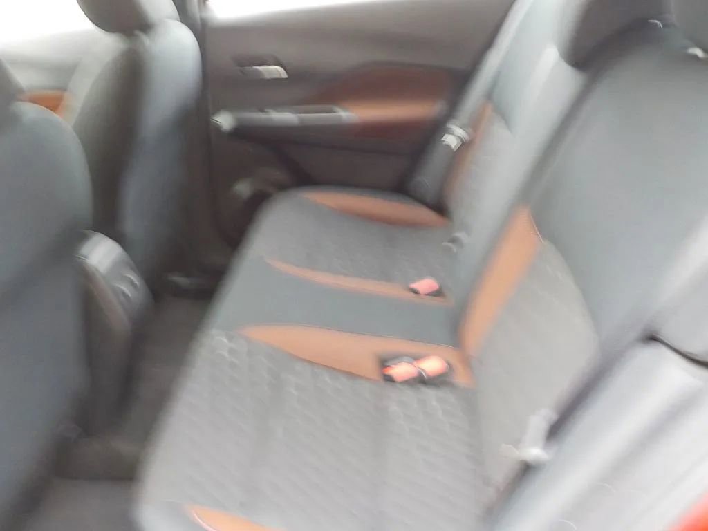 Used 2024 Nissan Kicks SR image 11