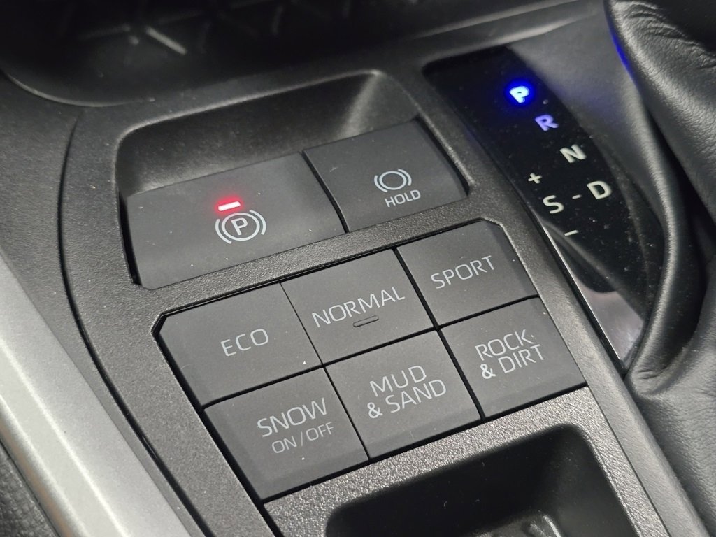 Used 2022 Toyota RAV4 XLE image 6