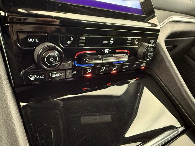 Used 2024 Jeep Grand Cherokee L Altitude image 24