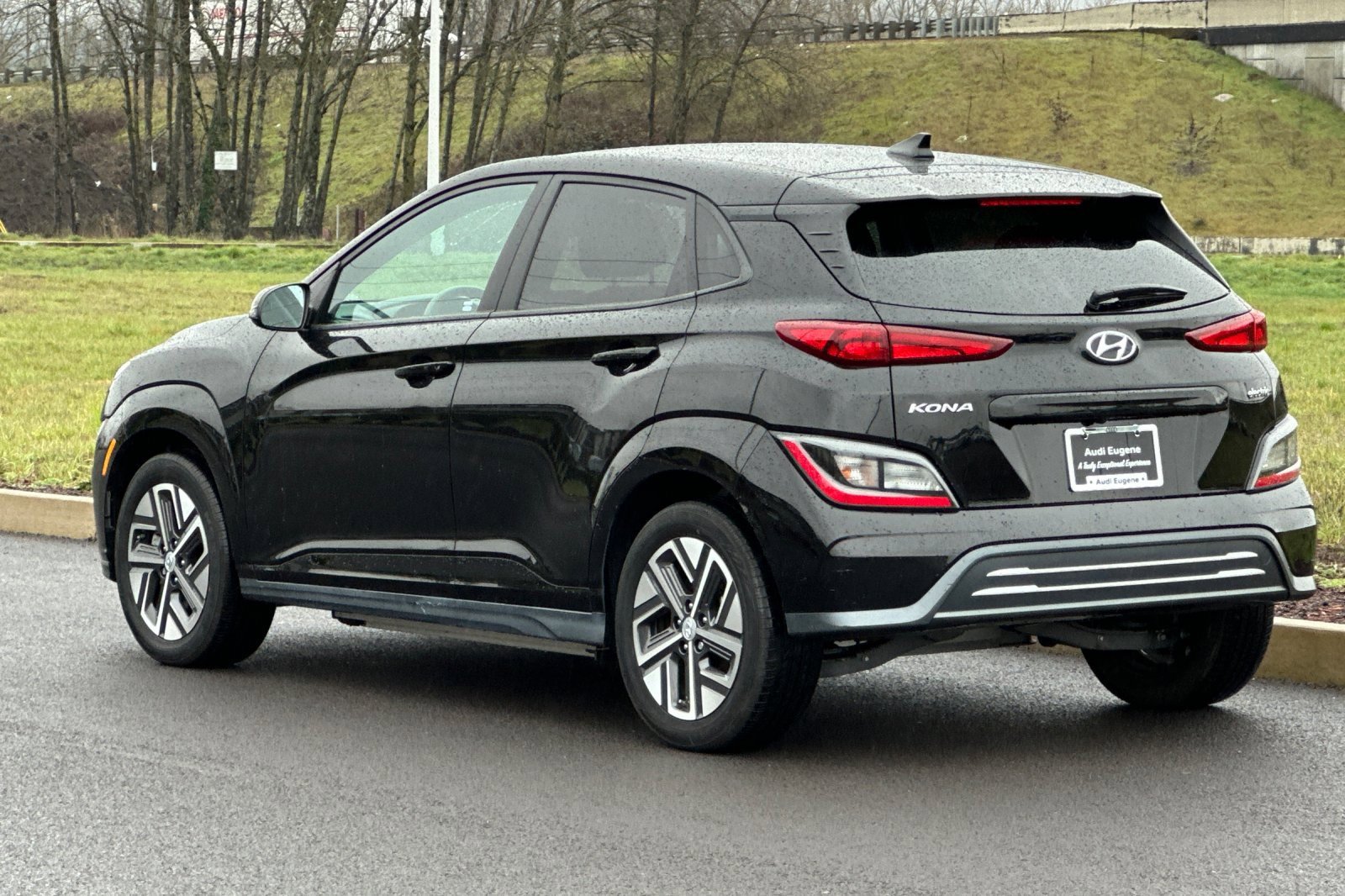 Used 2023 Hyundai Kona SE image 5