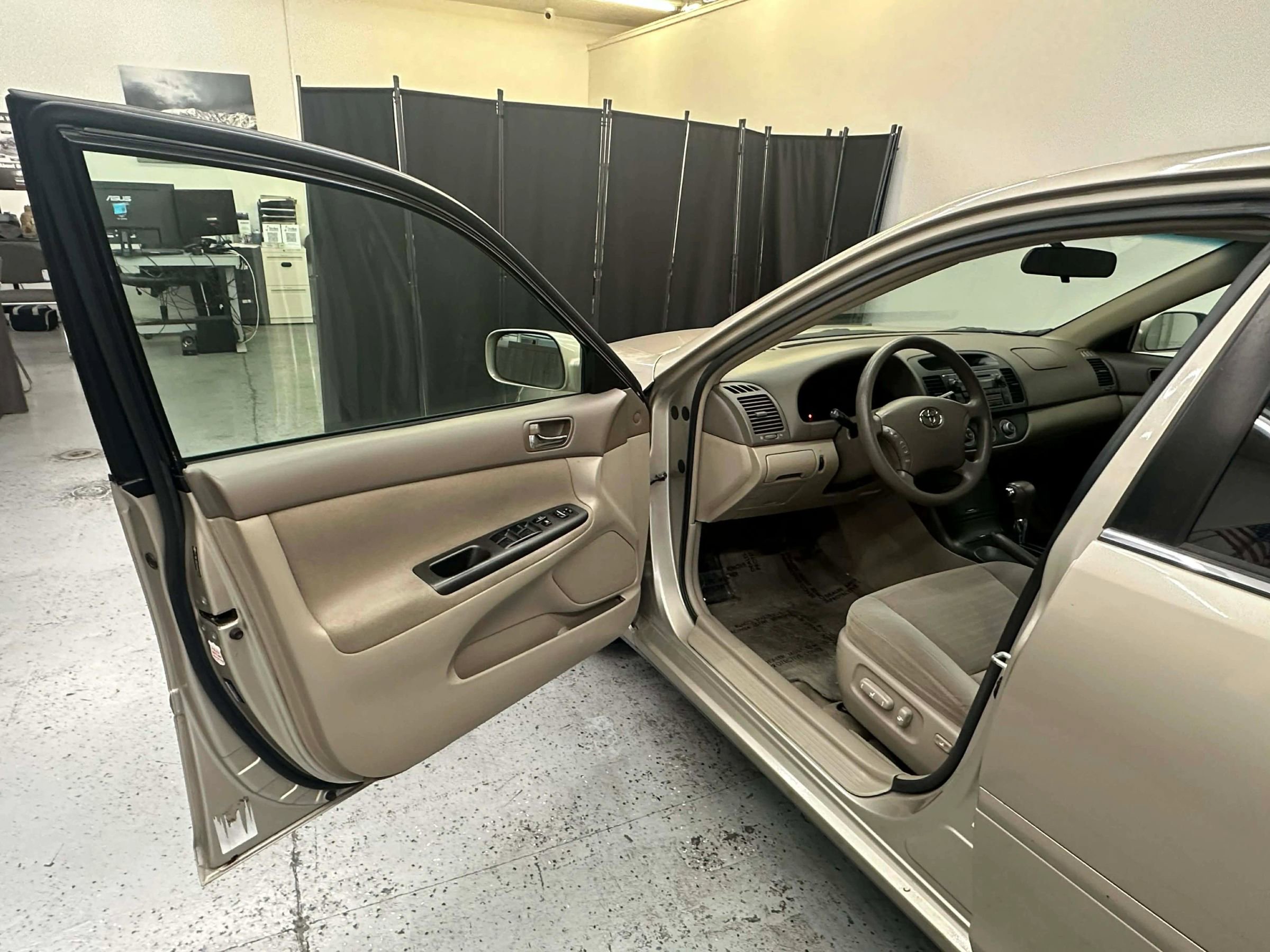 Used 2005 Toyota Camry LE image 47