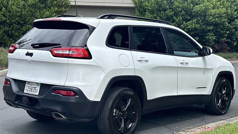 Used 2016 Jeep Cherokee Latitude FWD image 6