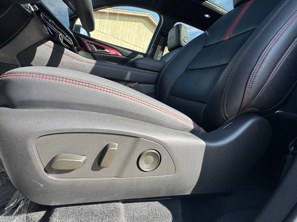 Used 2026 Chevrolet Traverse RS w/ LPO, Floor Liner Package AWD/4WD image 16