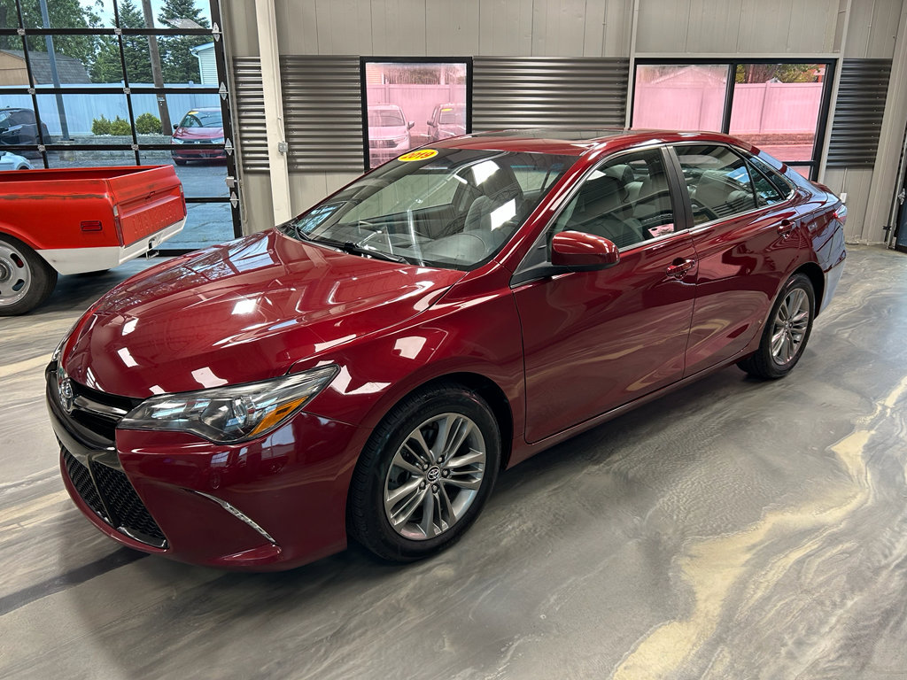 Used 2016 Toyota Camry SE w/ Moonroof Package FWD image 32