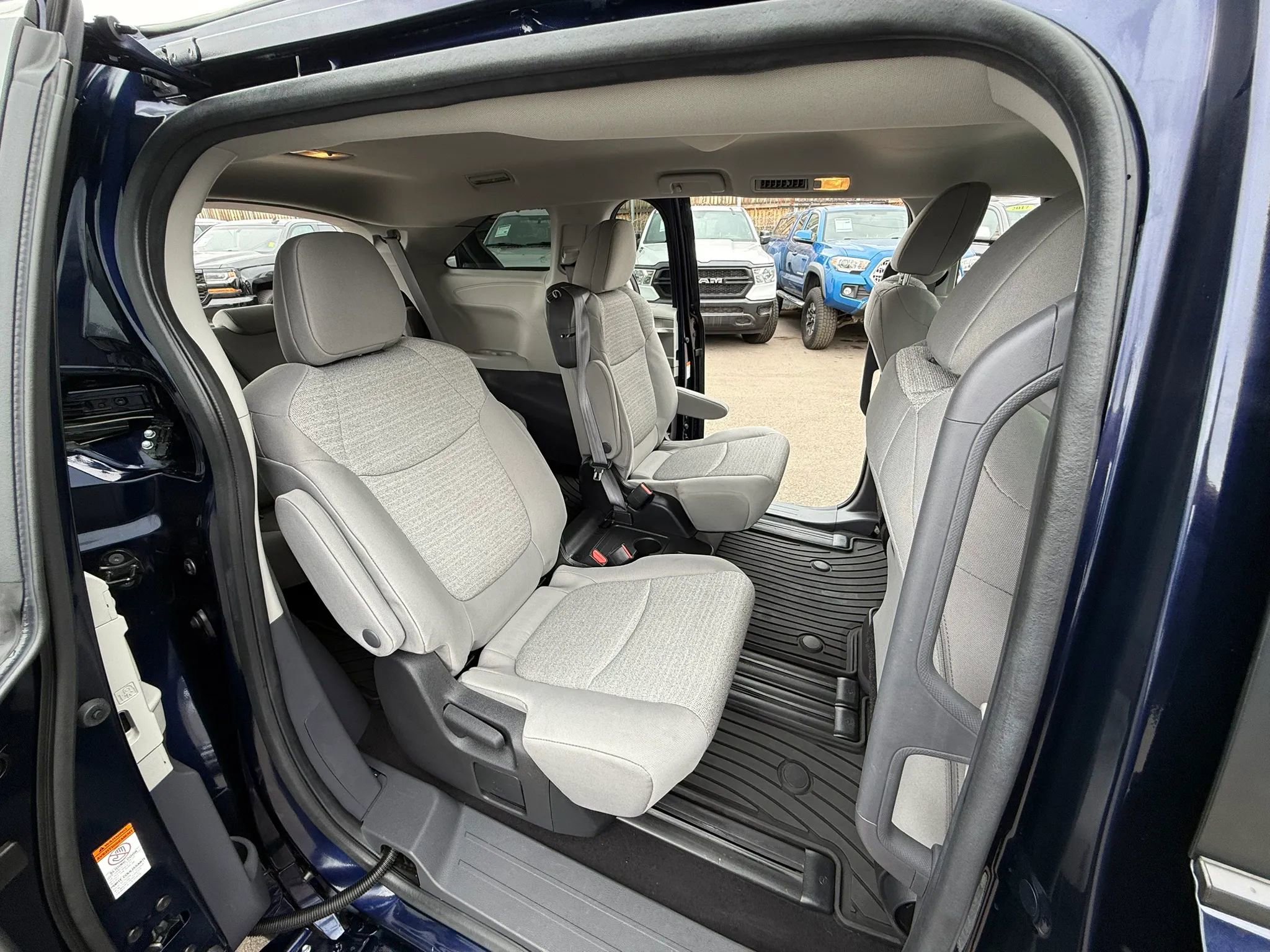 Used 2022 Toyota Sienna LE image 25