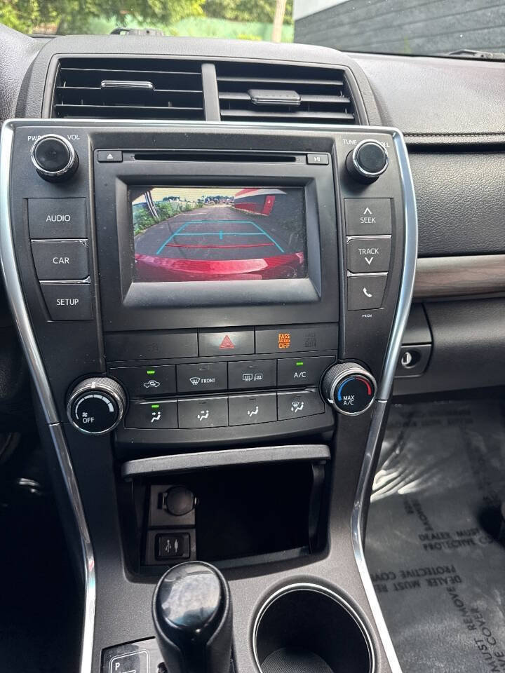 Used 2016 Toyota Camry LE FWD image 29