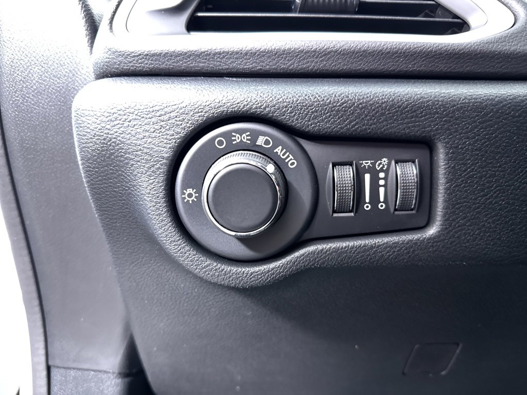 New 2026 Chrysler Voyager LX FWD image 29