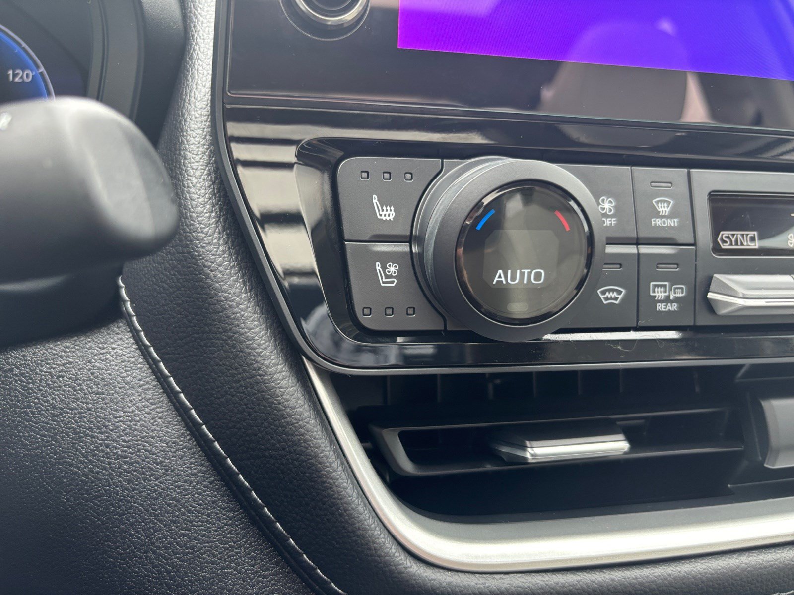 Used 2024 Toyota Grand Highlander AWD Hybrid image 25
