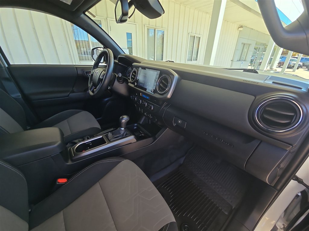 Used 2023 Toyota Tacoma TRD Off-Road AWD/4WD image 28