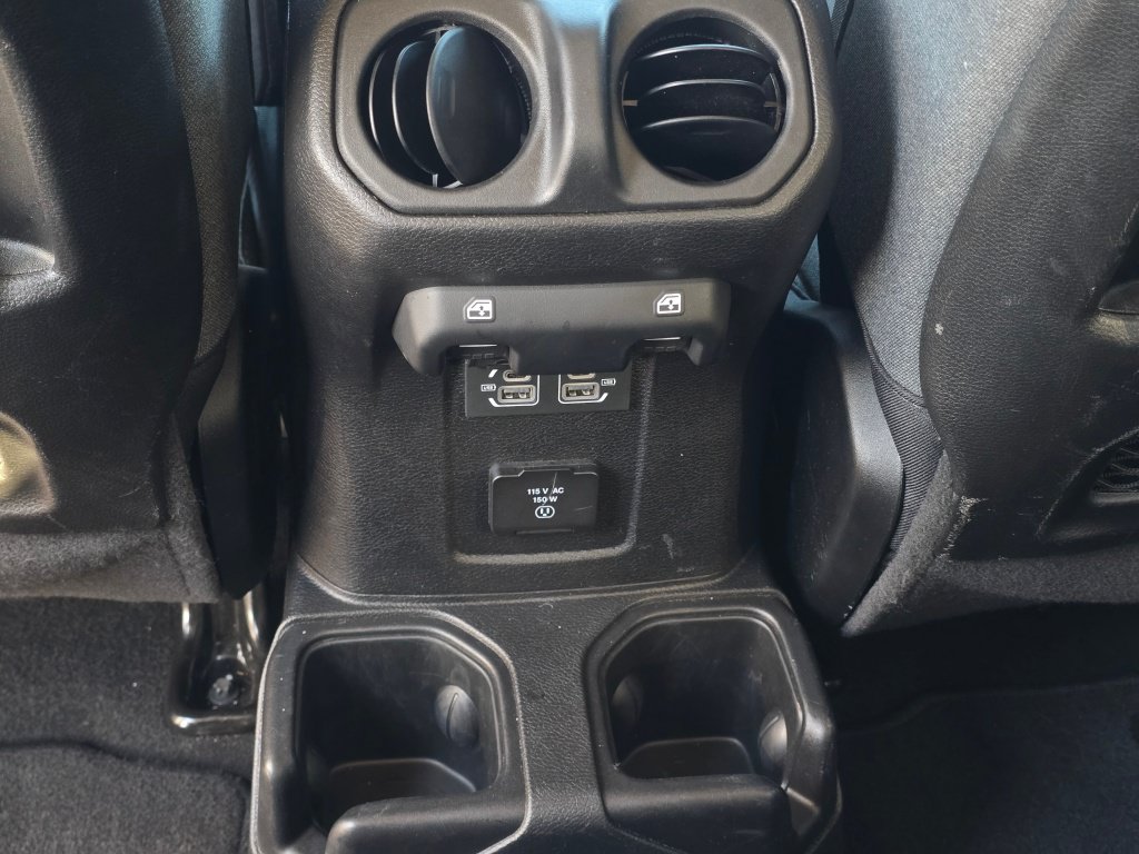 Used 2025 Jeep Wrangler Unlimited Rubicon AWD/4WD image 16