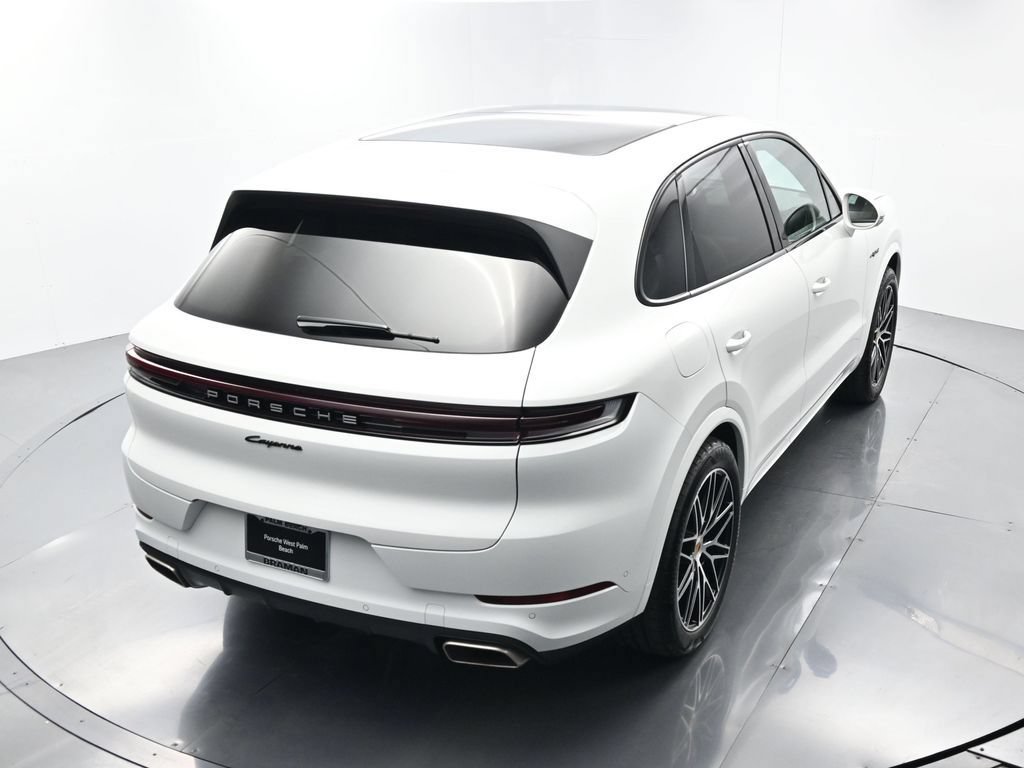 Certified 2025 Porsche Cayenne E-Hybrid w/ Premium Package Plus AWD/4WD image 42