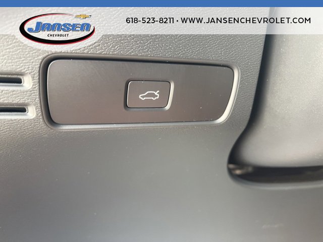 Used 2025 Volvo XC40 B5 Plus image 21