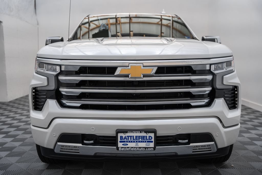 Used 2025 Chevrolet Silverado 1500 High Country AWD/4WD image 2