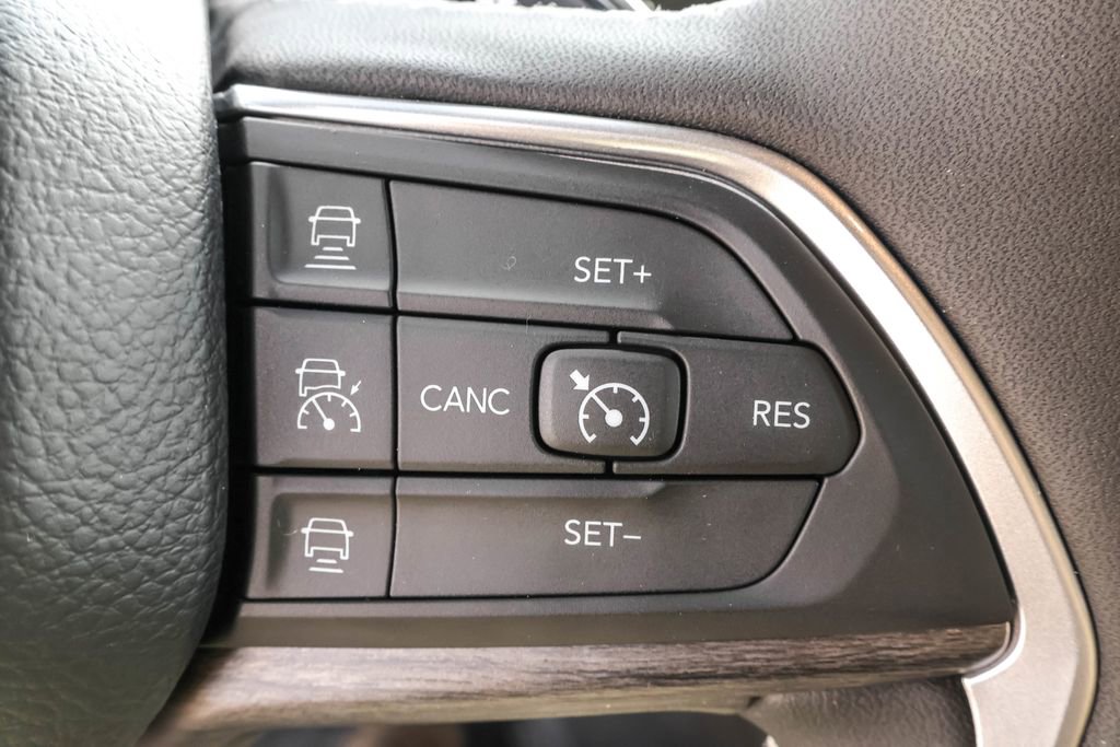 Used 2025 Jeep Grand Cherokee Limited image 24