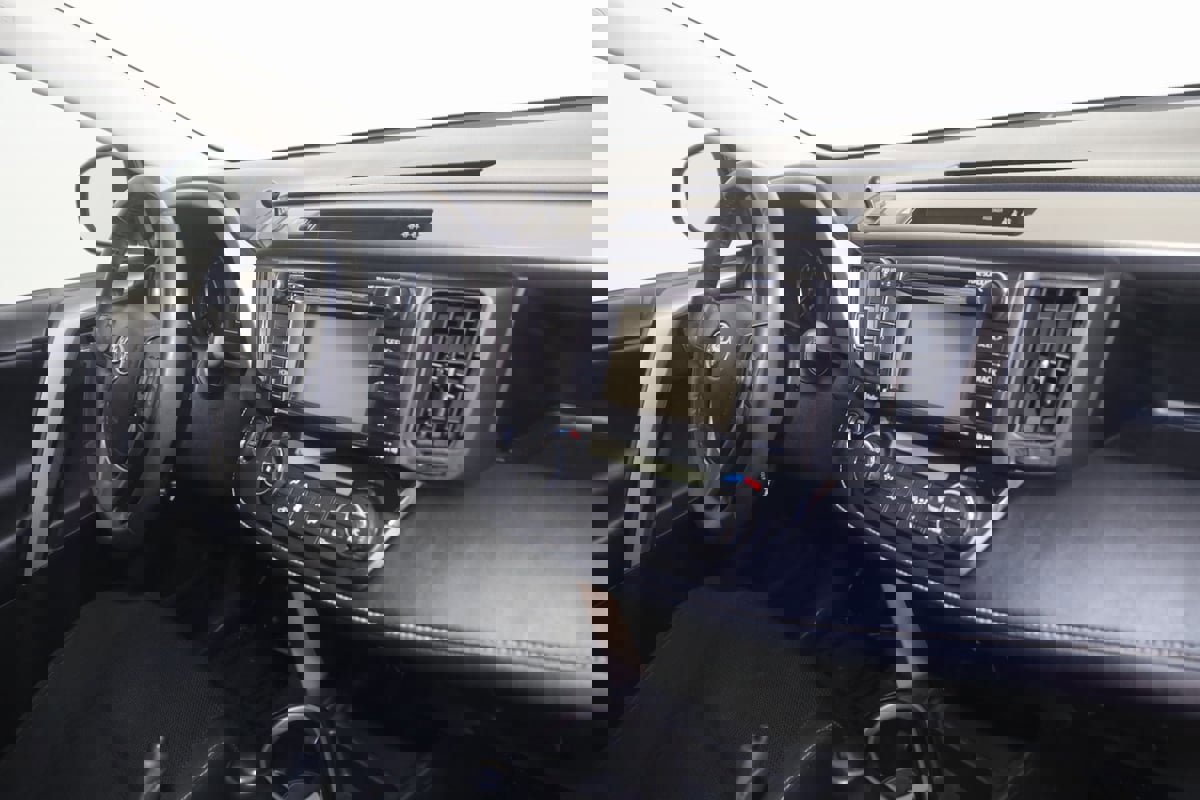 Used 2017 Toyota RAV4 XLE image 34