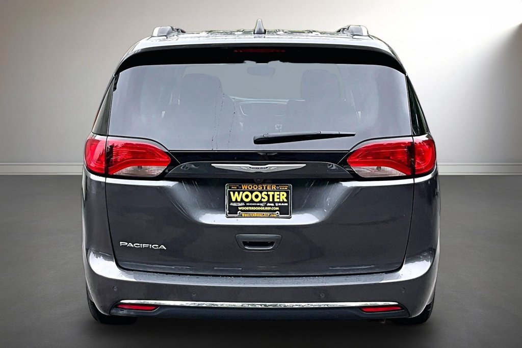 Used 2020 Chrysler Pacifica Touring-L FWD image 6
