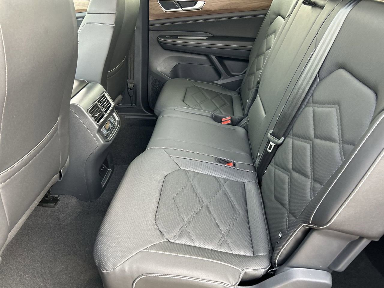 New 2026 Volkswagen Atlas SE image 13