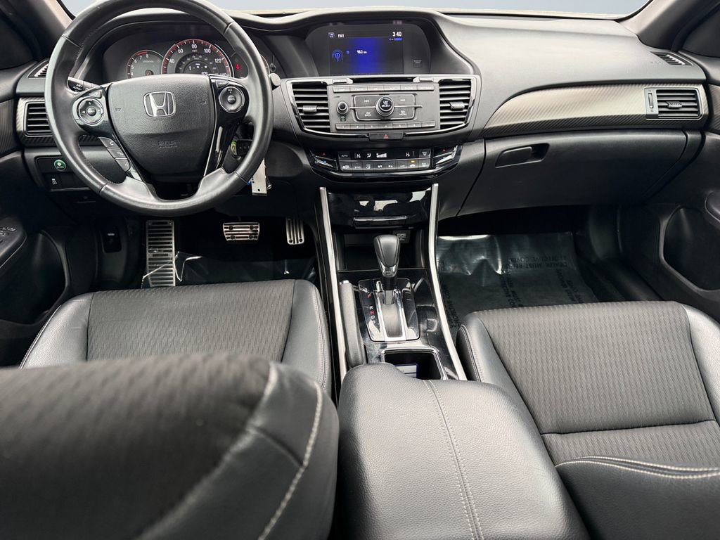 Used 2017 Honda Accord Sport image 10
