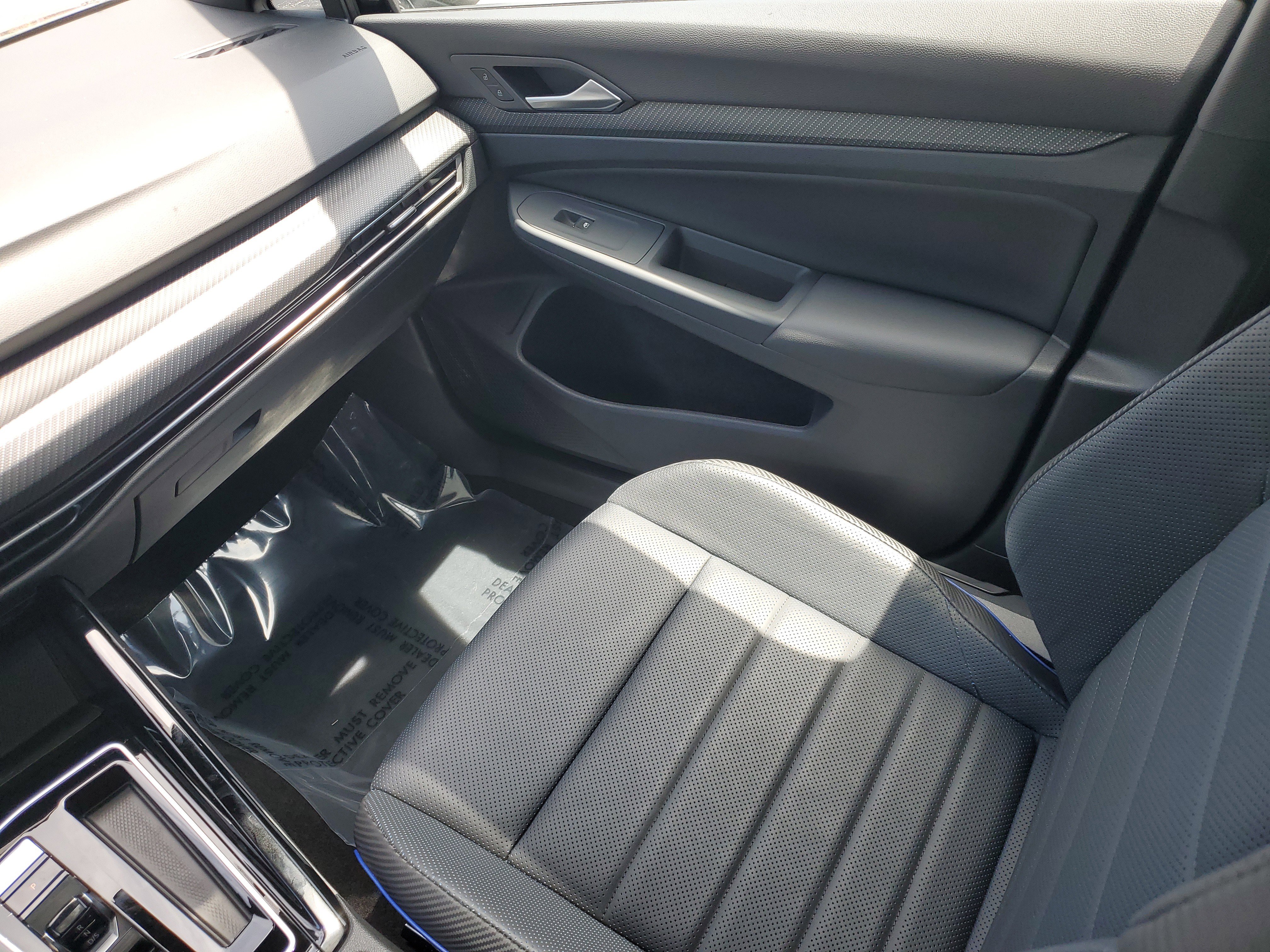 Used 2023 Volkswagen Golf R image 11