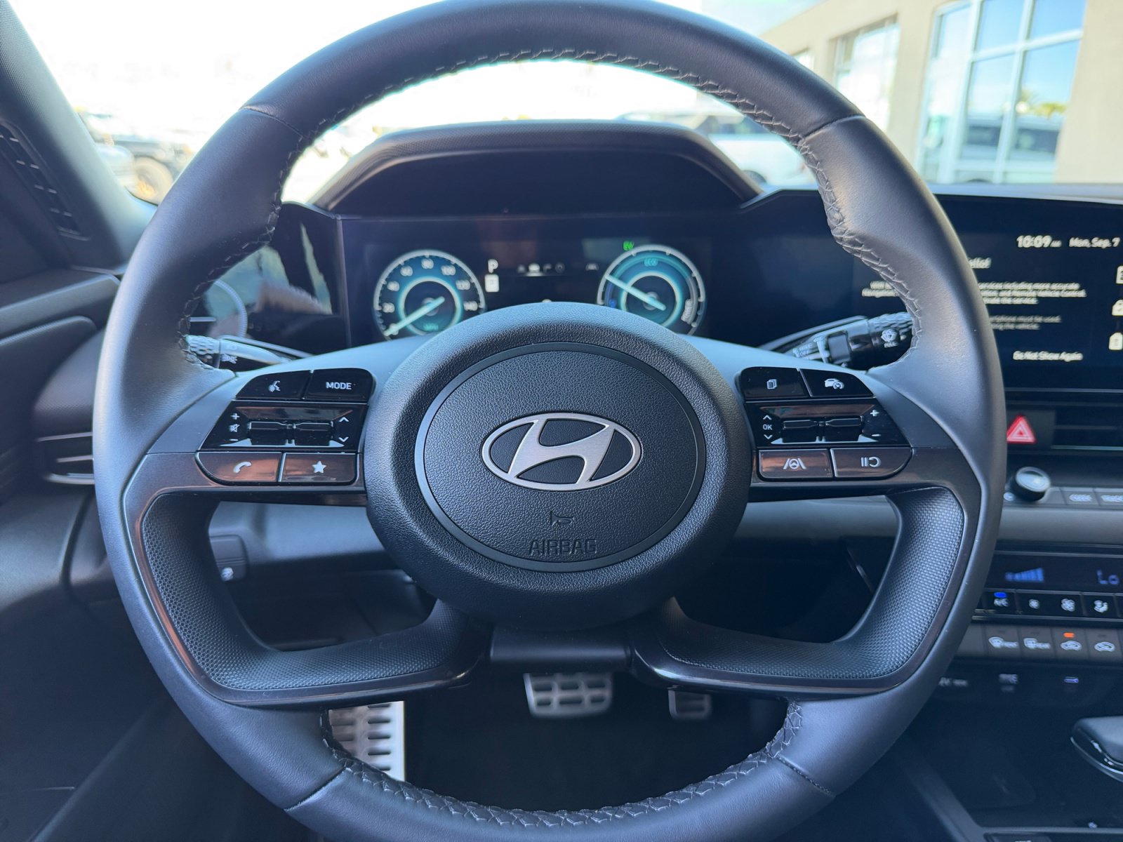 Certified 2025 Hyundai Elantra SEL FWD image 9