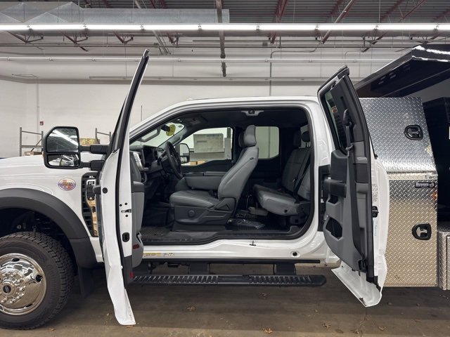 New 2025 Ford F550 4x4 SuperCab Super Duty image 9