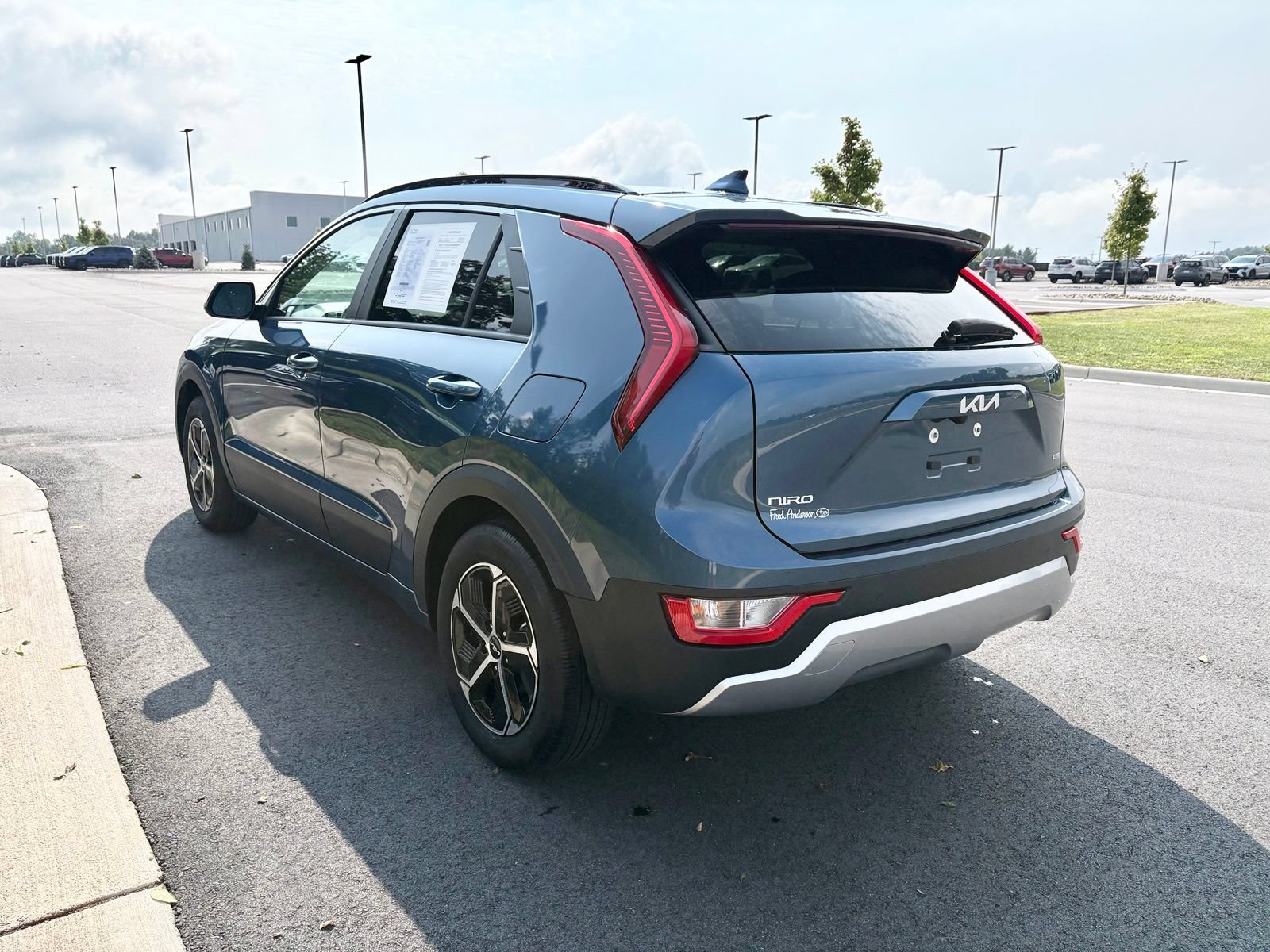 Used 2025 Kia Niro EX FWD image 6