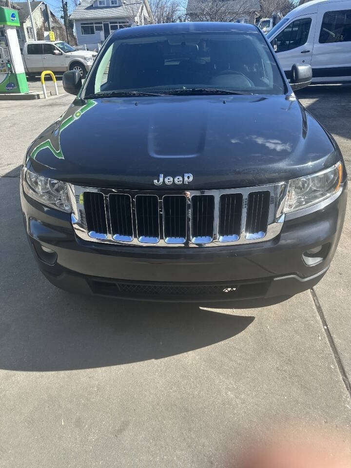 Used 2011 Jeep Grand Cherokee Laredo AWD/4WD image 2