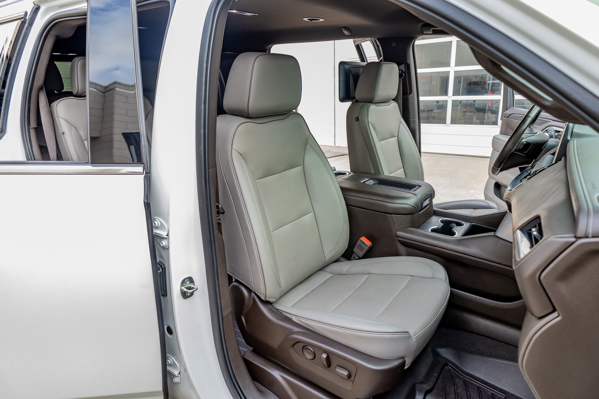 Used 2022 GMC Yukon XL SLT w/ SLT Luxury Package AWD/4WD image 26