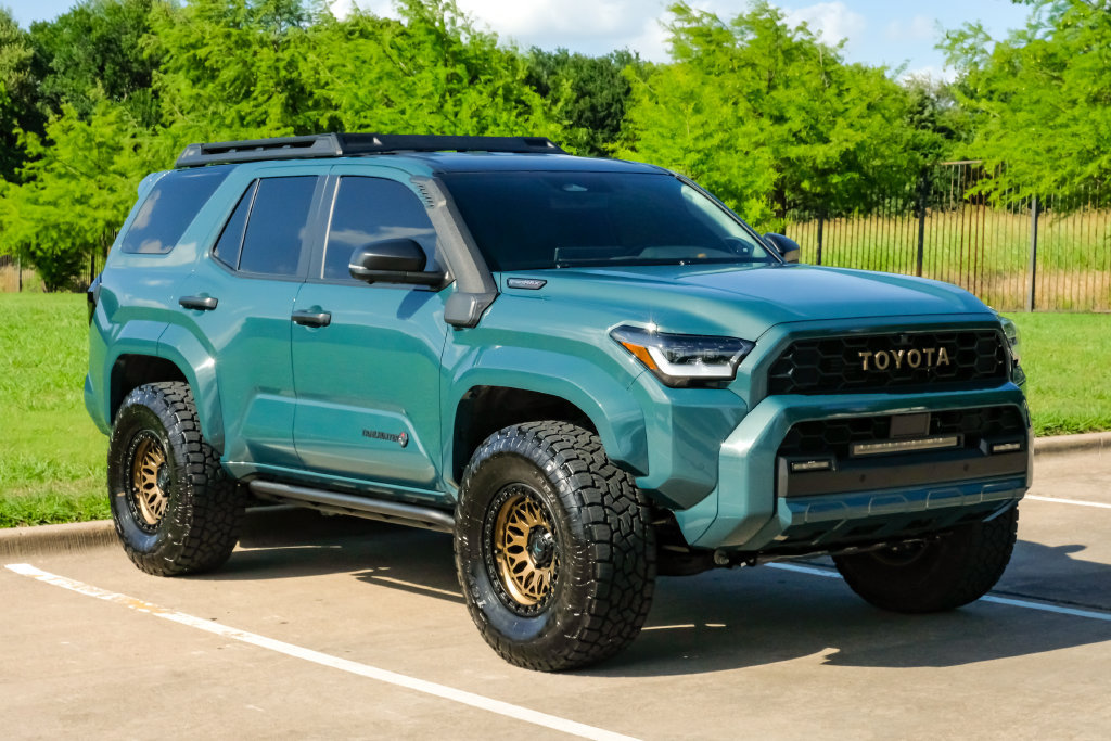Used 2025 Toyota 4Runner Trailhunter AWD/4WD image 10
